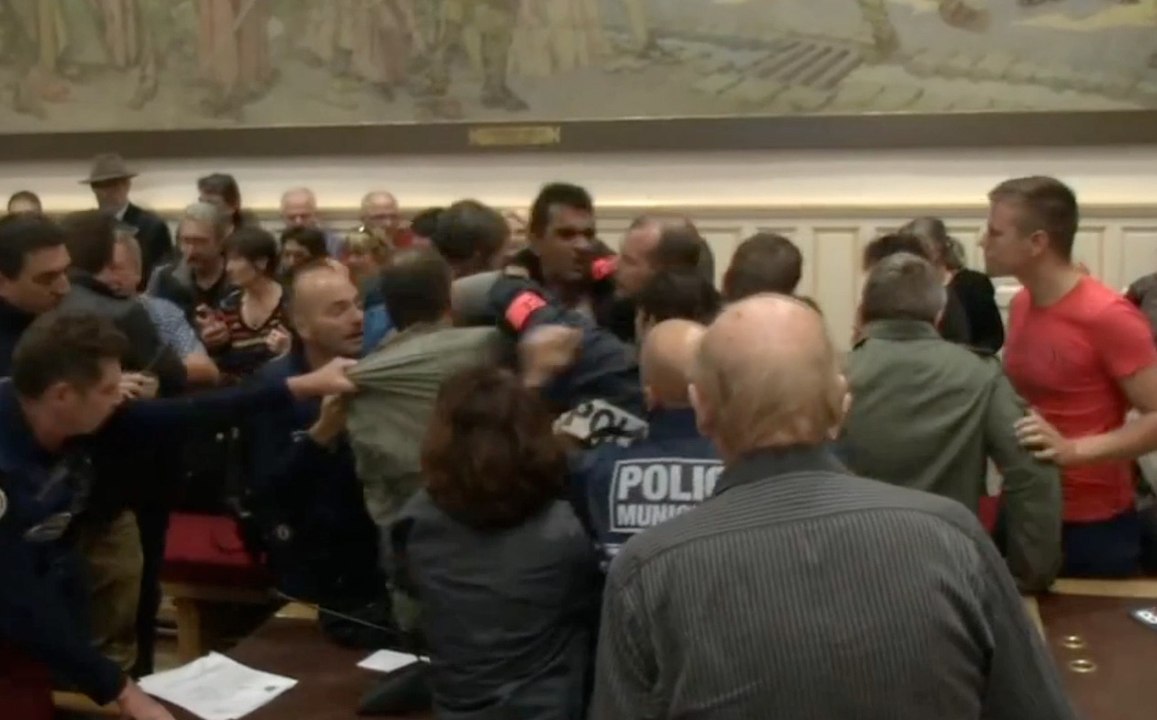 Une bagarre éclate à l’ouverture du Conseil municipal de Béziers