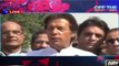 Kashif Abbasi plays the old clips of Nawaz Sharif and Imran Khan and compares them.