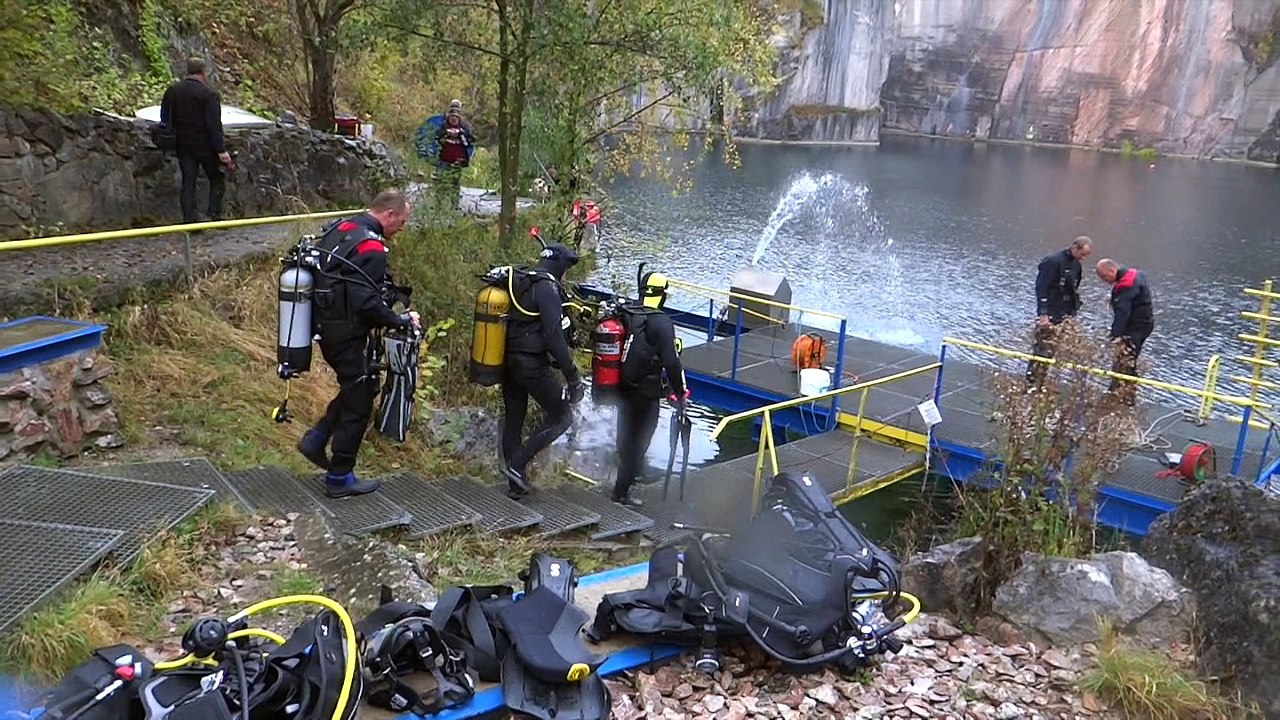 Exercice de plongée en eaux profondes pour les pompiers de la zone NAGE