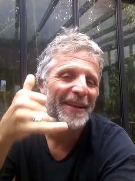 Le tacle de Stéphane Guillon à Cyril Hanouna après la révélation sur son salaire