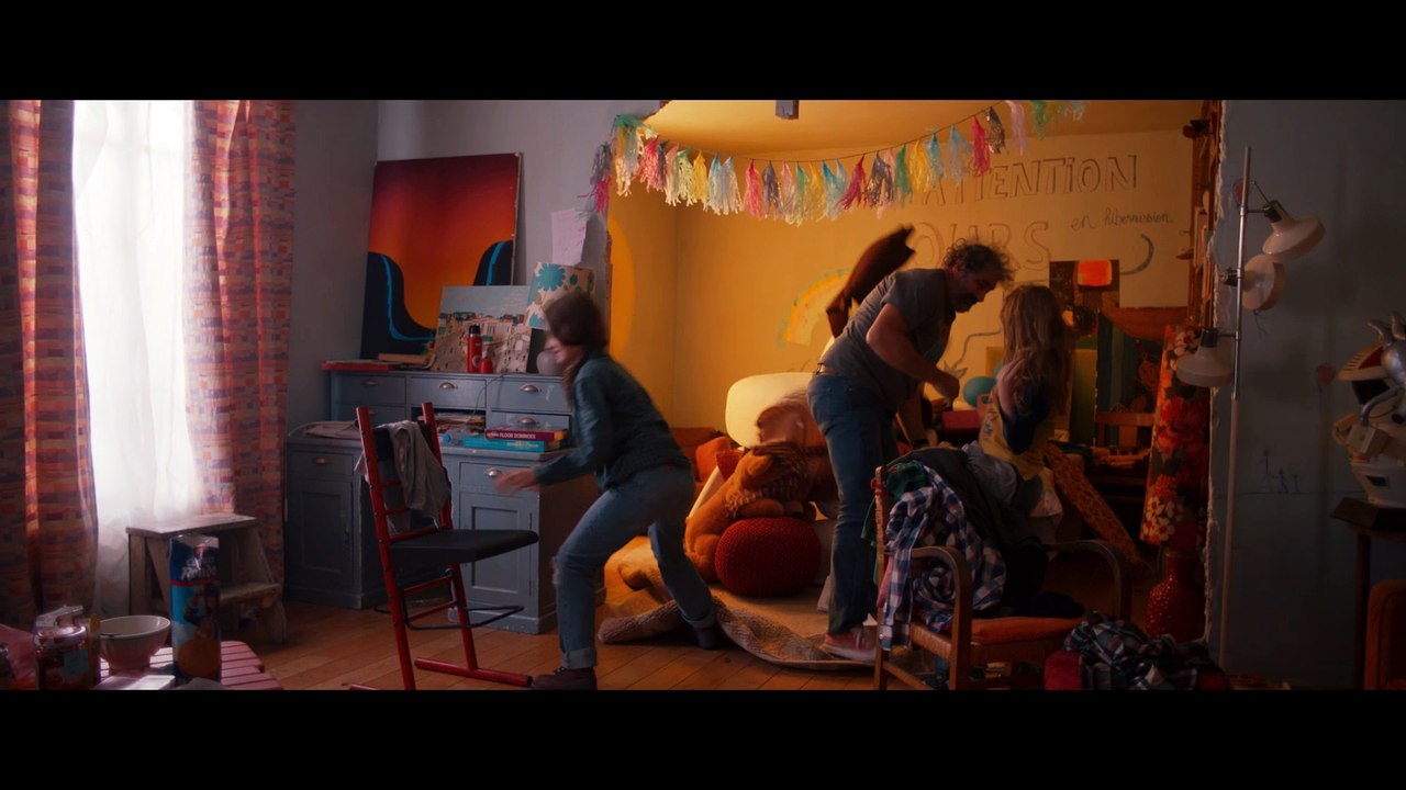 Teaser vidéo de Cigarettes et chocolat chaud, avec Camille Cottin et Gustave Kervern.