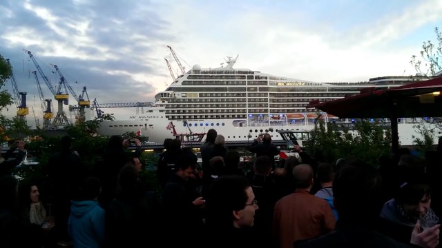 Ce navire de croisière joue Seven Nation Army pour annoncer son arrivée au port