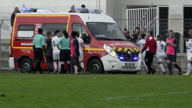 Les Nîmoises et les Toulousaines au secours d'un camion de pompiers embourbé