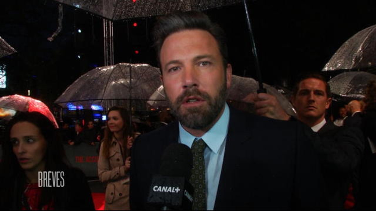 Ben Affleck dit quelques mots en français lors de l'Avant-Première de son film Mr. Wolff  - Le journal du cinéma