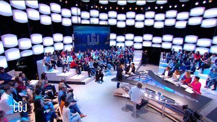 Cyril Hanouna arrive dans "Le Grand Journal" pour voir Stéphane Guillon