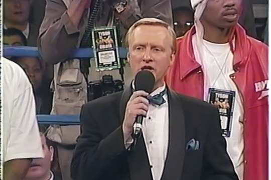 ►Бегство с ринга! Майк Тайсон - Анджей Голота (20.10.2000)(1)