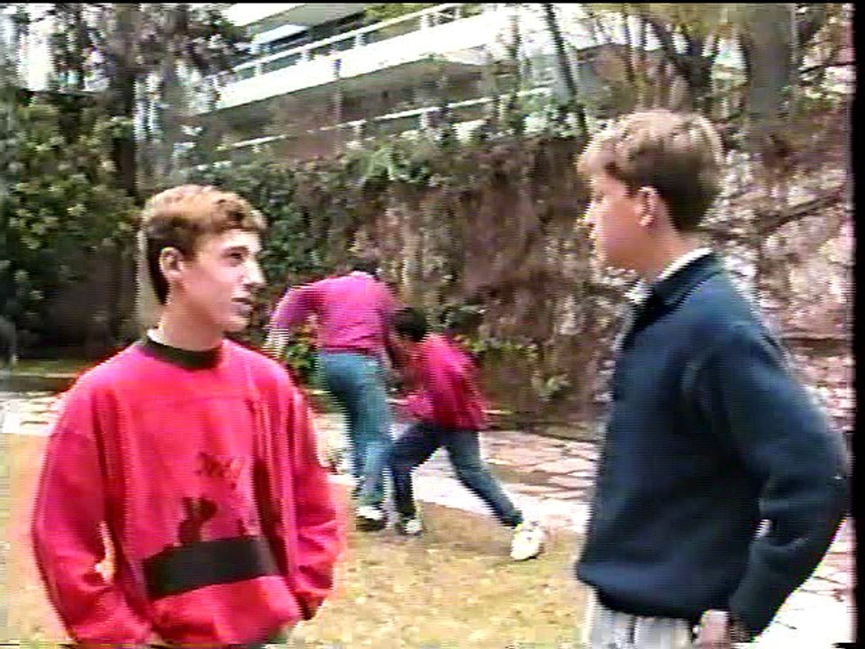 PELICULA La Rebelion de los Androides, Superi