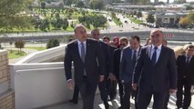 Çavuşoğlu, Semerkant'ta Eski Özbekistan Cumhurbaşkanı Kerimov'un Kabrini Ziyaret Etti