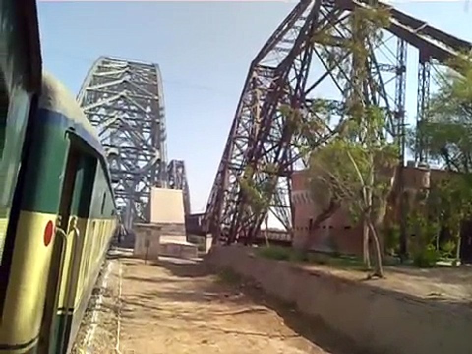 Sukhar Historical Ayub Bridge.mp4