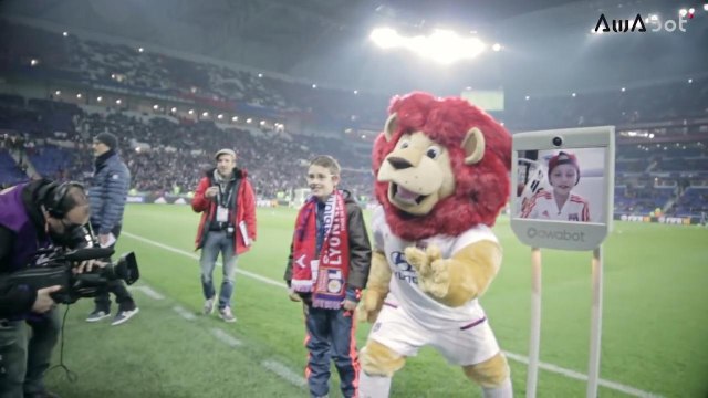 Insolite: deux enfants hospitalisés s'infiltrent en robots dans les coulisses du match OL-OM