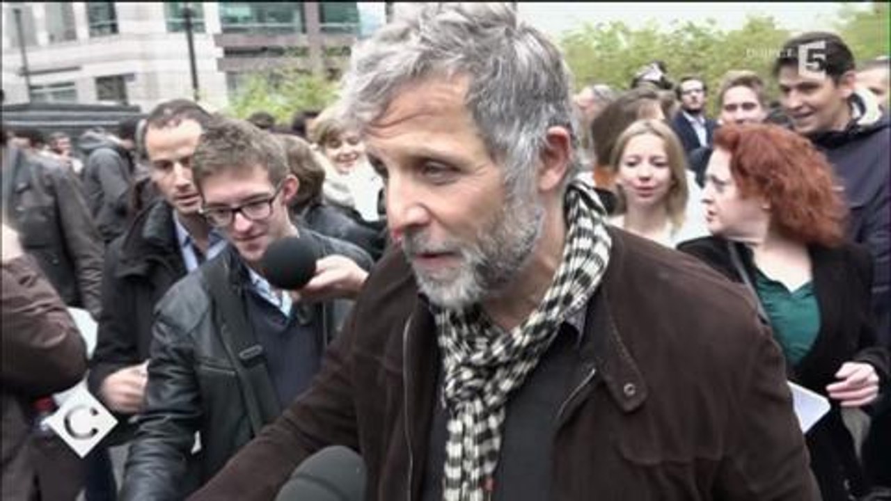 Stéphane Guillon rejoint les grévistes d'iTELE et attaque Jean-Marc Morandini (Vidéo)