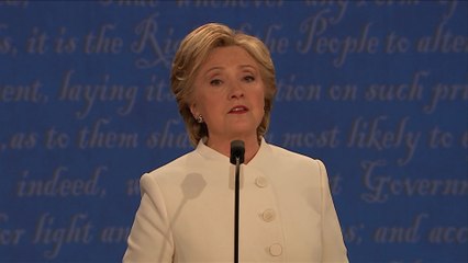 Le plan d'immigration de Trump "déchirerait le pays" (Clinton)