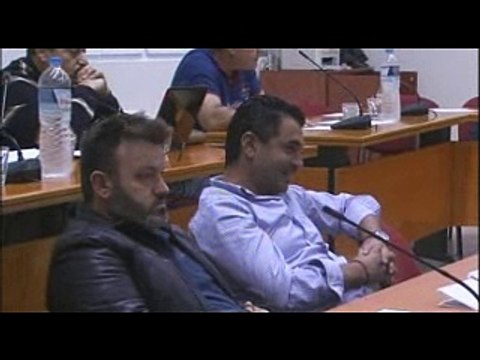 Ένταση στο ΔΣ Θηβαίων με μέλη της Αντιφασιστικής. Αντιδρούν στην πρόσκληση της ΧΑ στις εκδηλώσεις της 28ης Οκτωβρίου