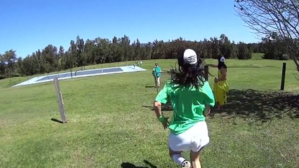 Une chute crée un fou rire général !