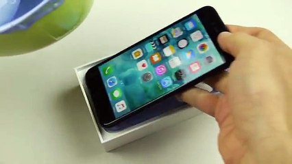 What Happens If You Trap an iPhone 7 in Rubber