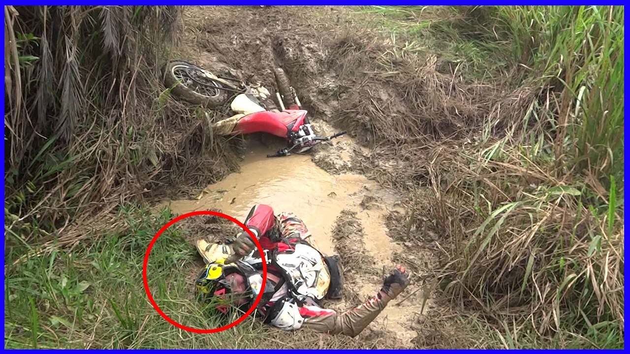 INACREDITÁVEIS TOMBOS DE MOTO FECHADA EM MOTOCICLISTAS MOTOQUEIROS QUEDAS E TOMBOS