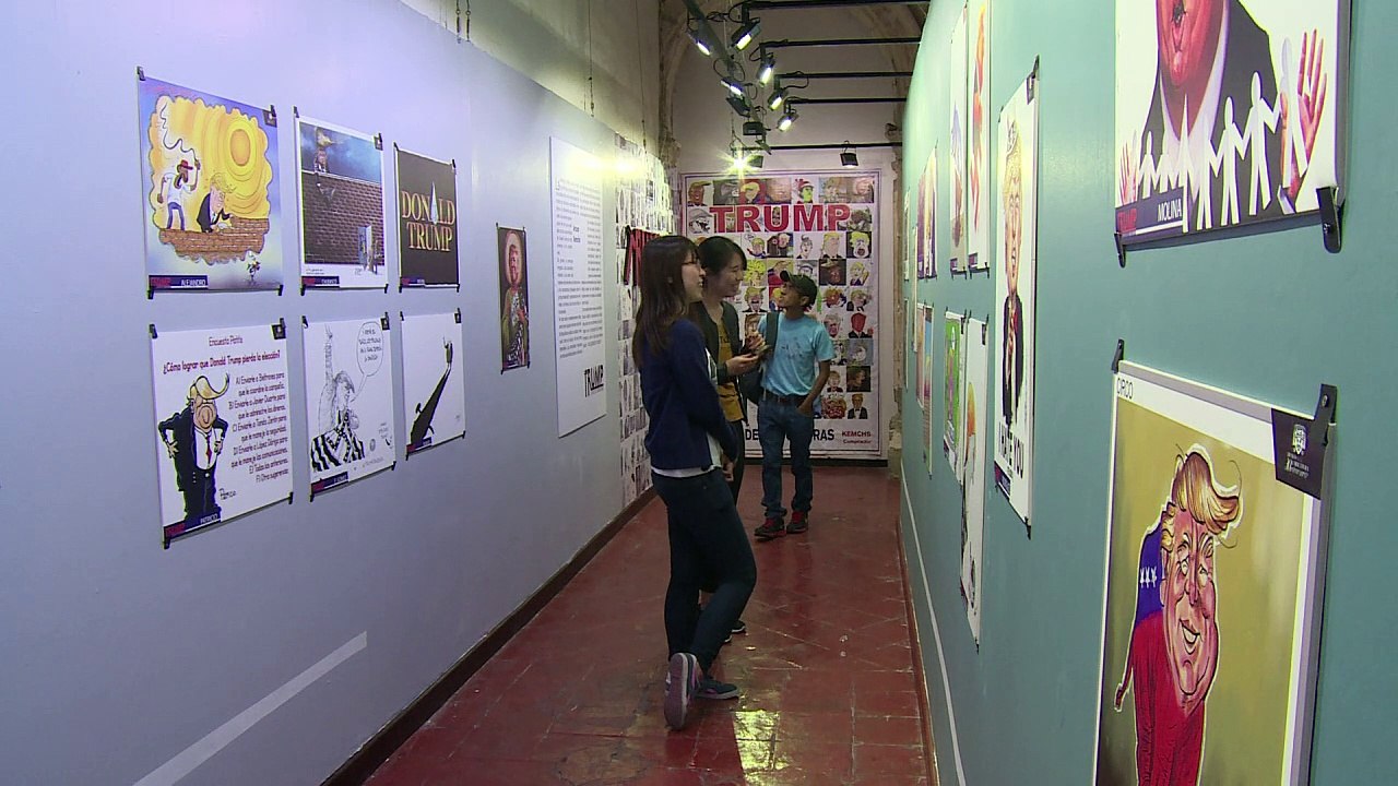 Mauer der Karikaturen gegen Trump in Mexiko