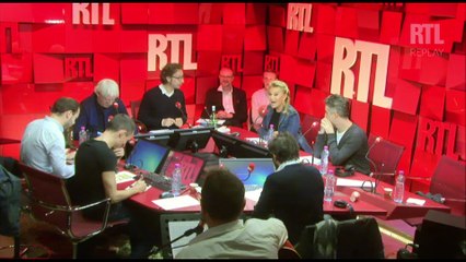 Oldelaf chante devant l'invité Sheila le 20 octobre 2016
