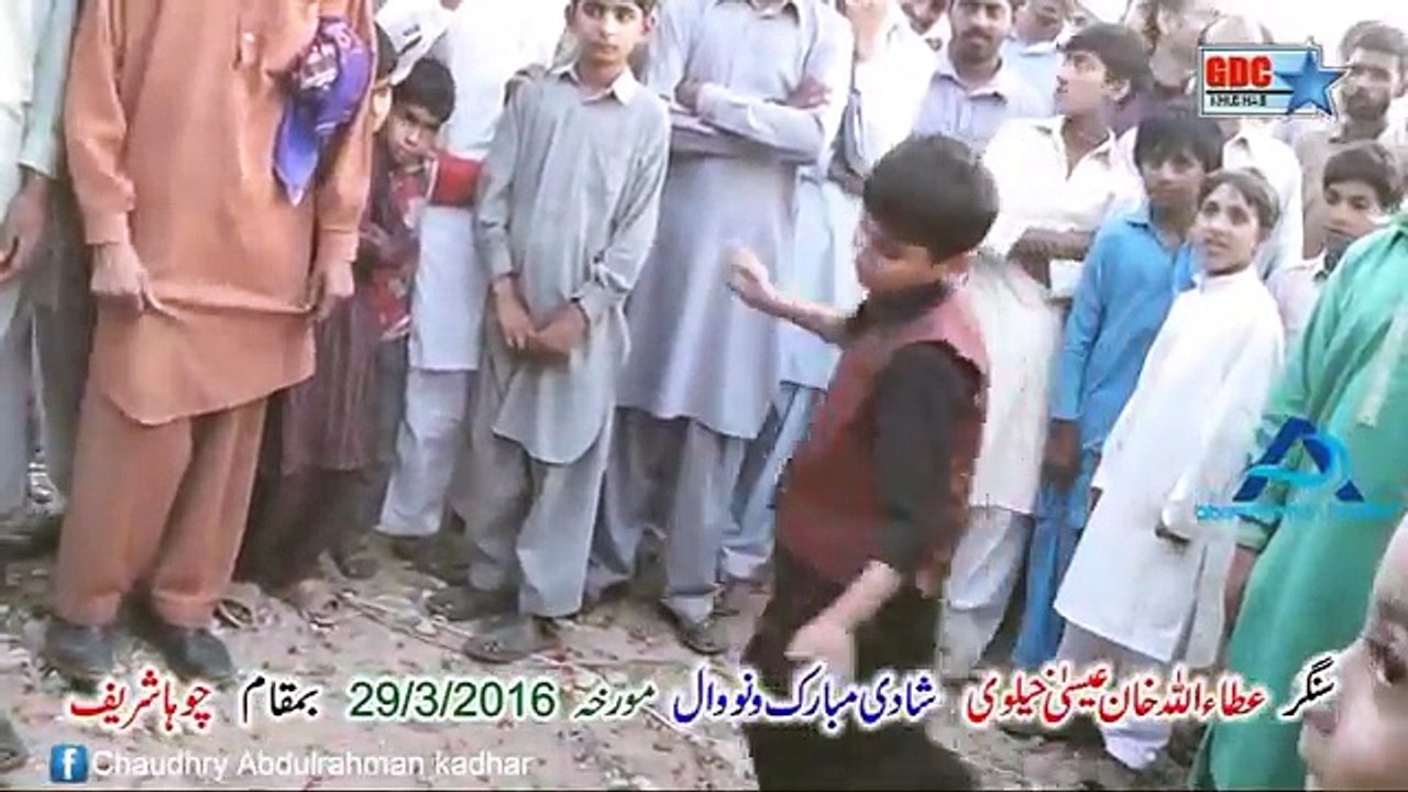 Amezing Boy Dance frontof Attaullah khan Esakhelvi LIVE