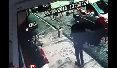 Köpeğine saldıran Rottweiler'i uzaklaştırmak isterken baba - oğulu vurdu