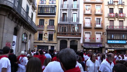 Mujer, "Pobre de mí" en San Fermín | Sinfiltros.com