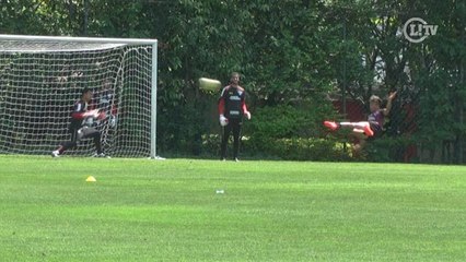 Chavez acerta lindo voleio em treino de finalização no São Paulo