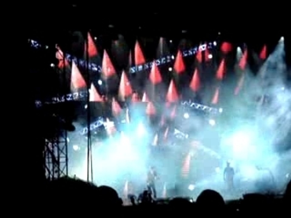 Muse Time is Running Out Angouleme 2007 LIVE