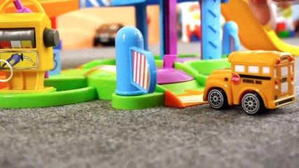 Çizgi Film - Bus ve Spedy oyun parkında sayı küplerini kaydırıyor