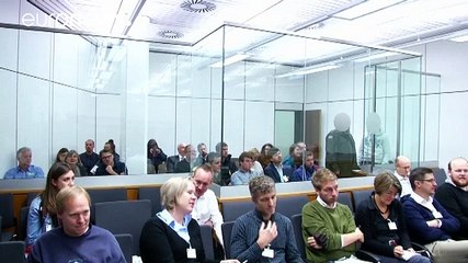 Prozessbeginn gegen radikalisierte Schülerin nach Messerattacke auf Polizisten