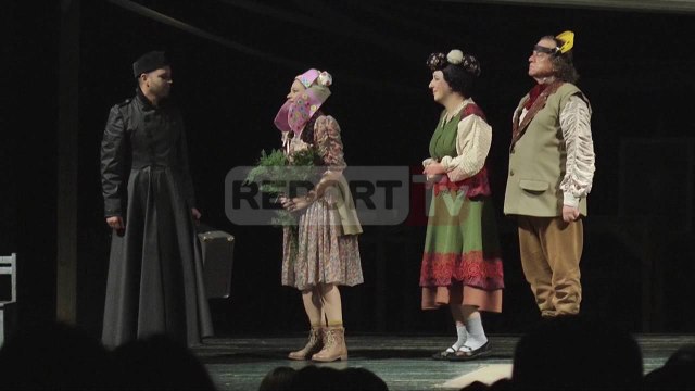 Report TV - Premiera e dytë në Teatrin Kombëtar Familja Tot , me aktorët më të mirë