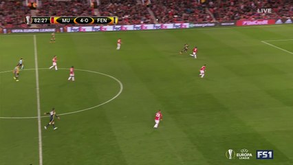 Van Persie volta a marcar em Old Trafford