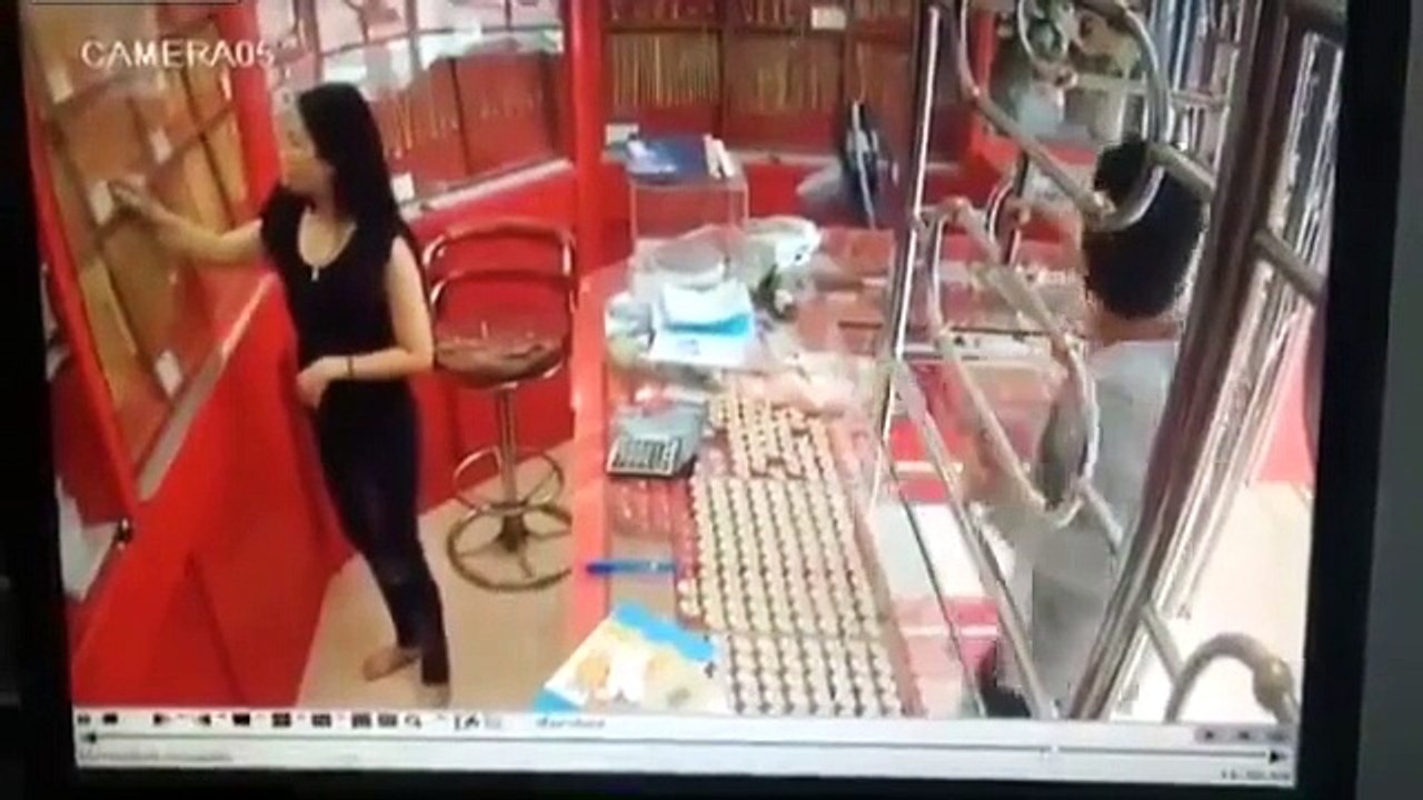 Une vendeuse très courageuse
