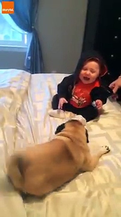 funny baby cann't stop laugh
