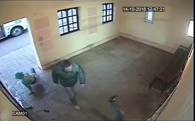 Driver gives criminals a lesson