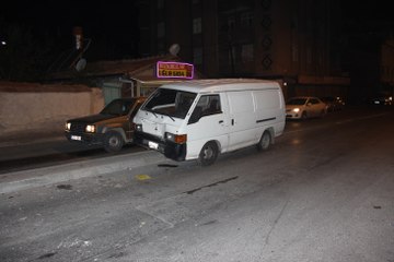 Otomobil, Mendil Satan Kardeşlere Çarptı: 1 Ölü, 2 Yaralı