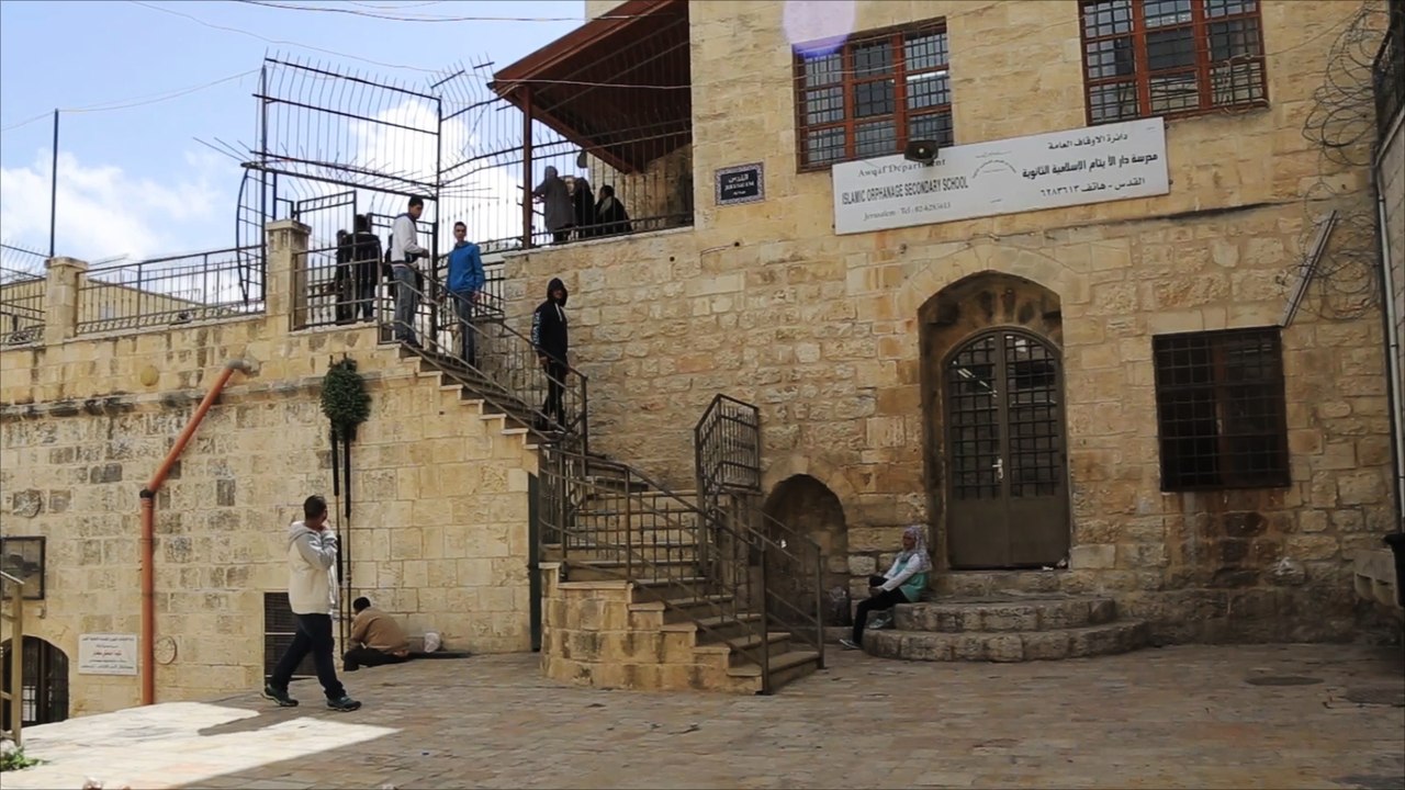 الاحتلال يستهدف مدرسة دار الأيام بالقدس