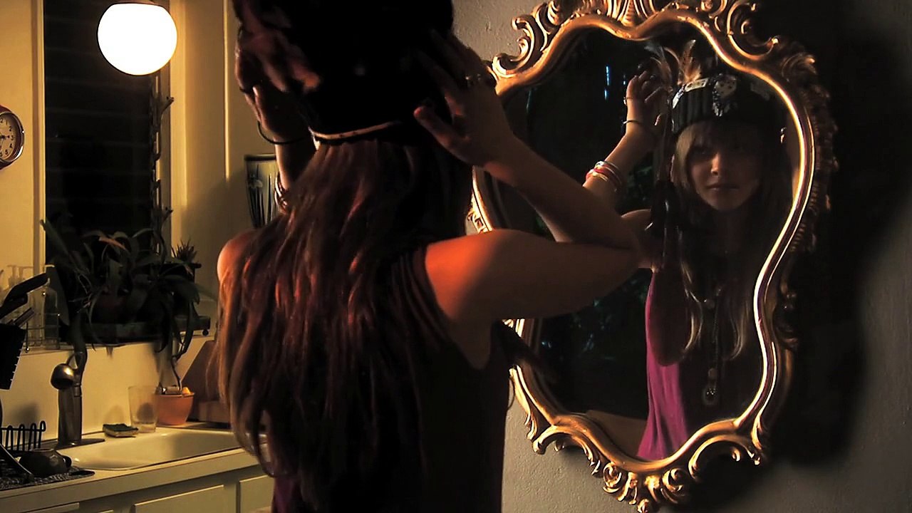 damien saez faut s oublier le clip officiel sur youtube est super et me renvois a une periode de ma vie (de ma soeur)que j aime et qui préfere la rue et la drogue et l alcool in sha allah quelle s en sorte et se convertisse a l islam elle n as que 23 ans