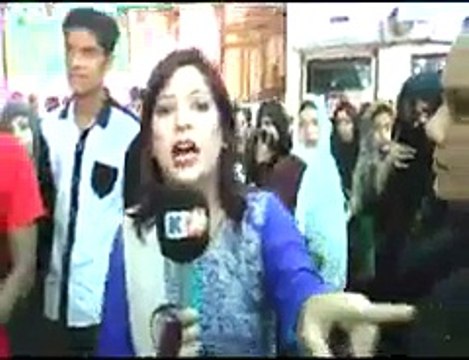 Sindh Police Constable slap Female Reporter Over disturbing him for program ratting