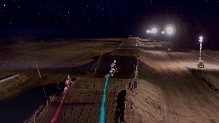 Course de Motocross de nuit en mode fumigènes en traînée !!