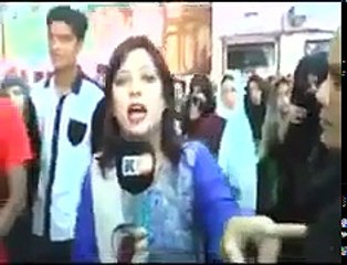 Pakistani paramilitary (FC) soldier slapped a female TV reporter live on camera !!