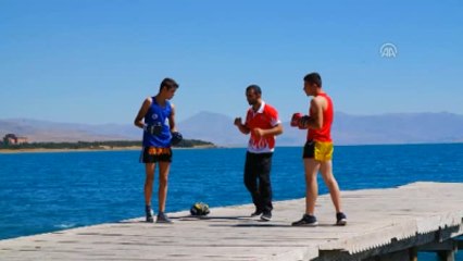 Bir Çift Eldivenle Başlayıp Dünya Şampiyonları Yetiştirdi