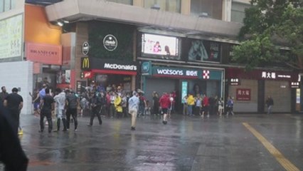 El tifón Haima azota Hong Kong