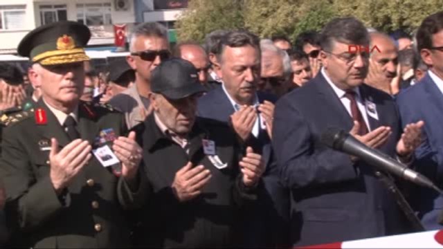 Izmir Şehit Yüzbaşı Oğuz Özgür Çevik Son Yolculuğuna Uğurlanıyor-3