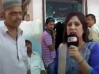 Gaurd Slaps Female Reporter in Pakistan