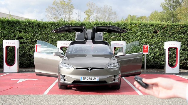Tesla Model X : le concentré de technologie version familiale