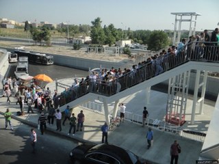 Metrobüs Durağı Yakınında  Silahlı Saldırı: 1 Kişi Ağır Yaralı