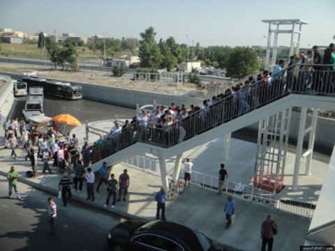Metrobüs Durağı Yakınında Silahlı Saldırı: 1 Kişi Ağır Yaralı