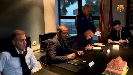 Neymar Jr signs contract extension to 2021