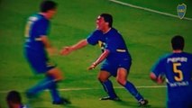 Boca comemora 15 anos da estreia de Tevez relembrando o começo de sua carreira