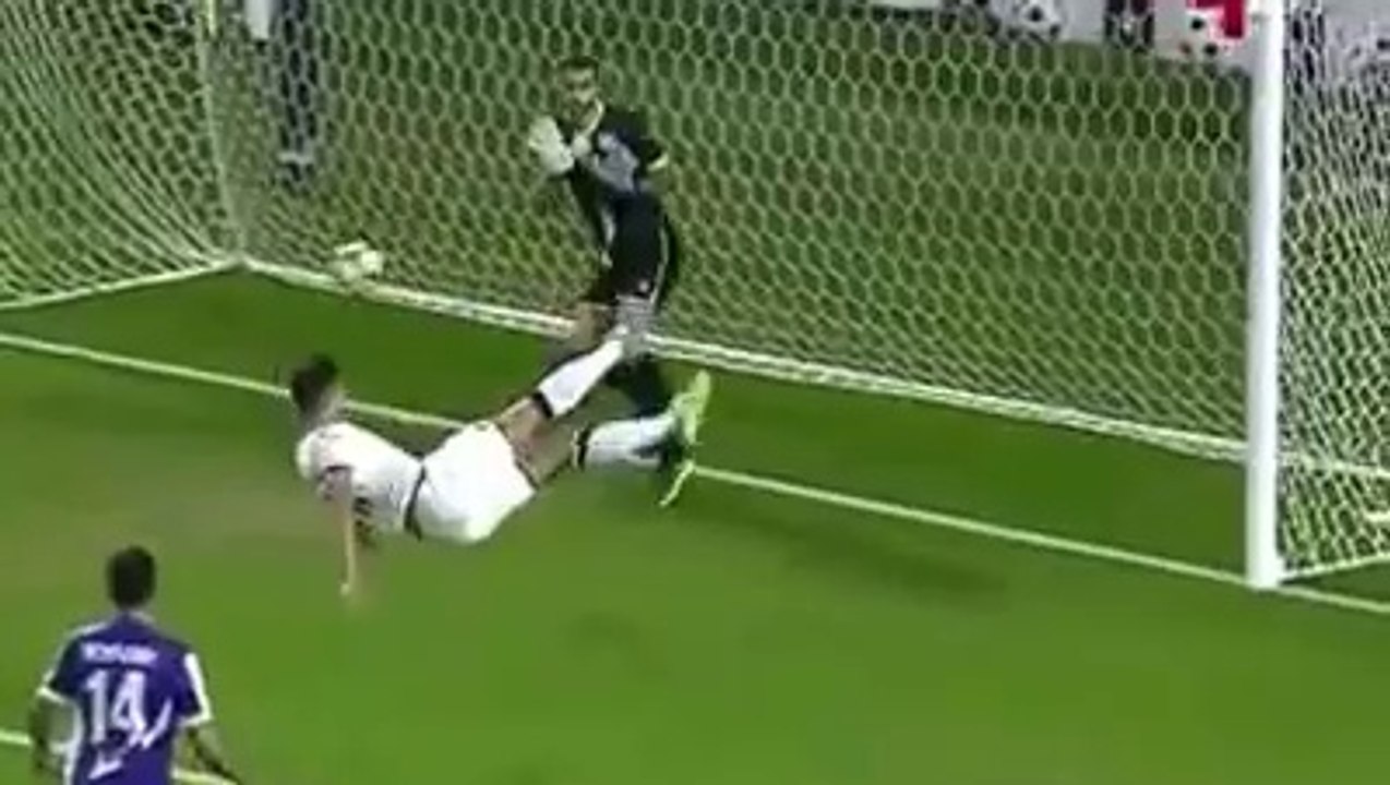 Superbe coup de ciseaux de Baghdad Bounedjah contre Muaither